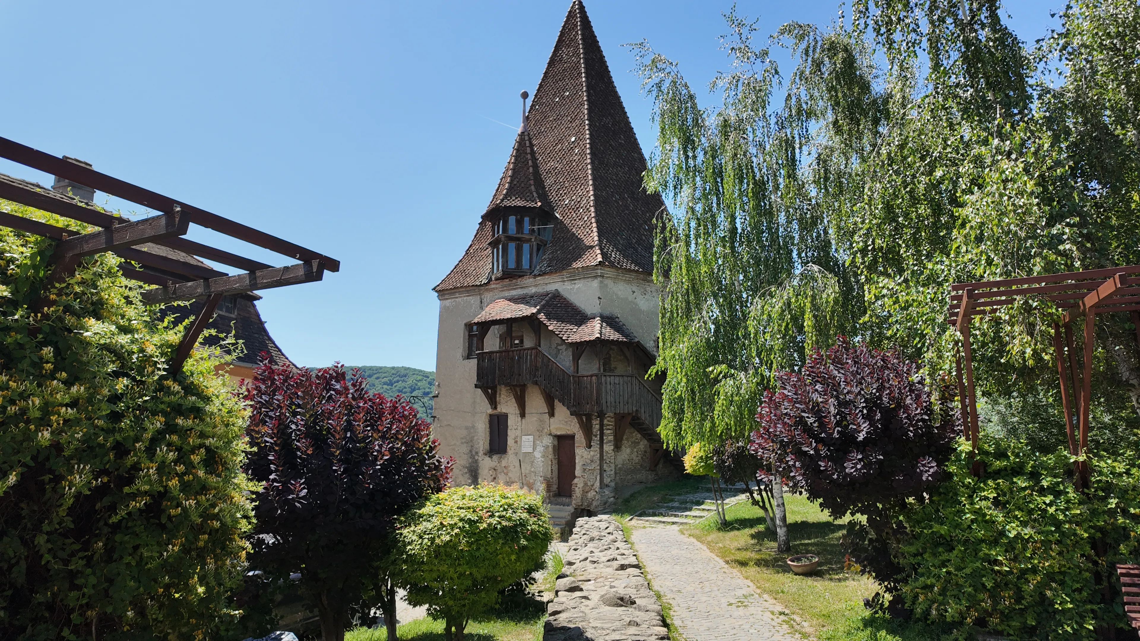 Sprookjesachtig kasteel in de bergen van Roemenië